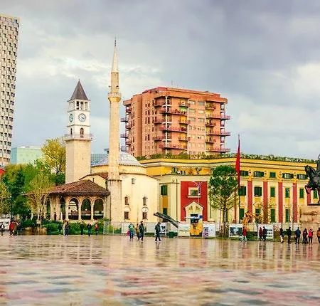 Elisabet * Tirana