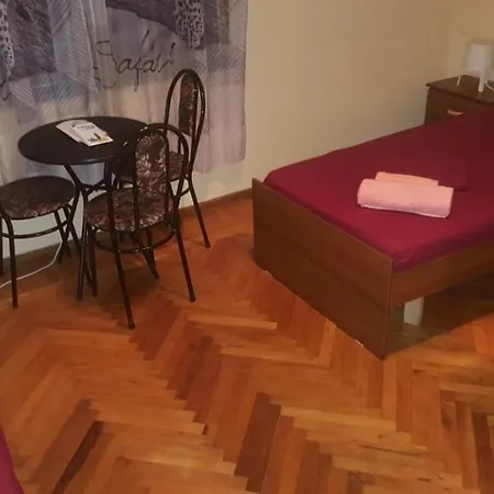 Elisabet * Tirana
