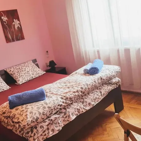 Elisabet Tirana